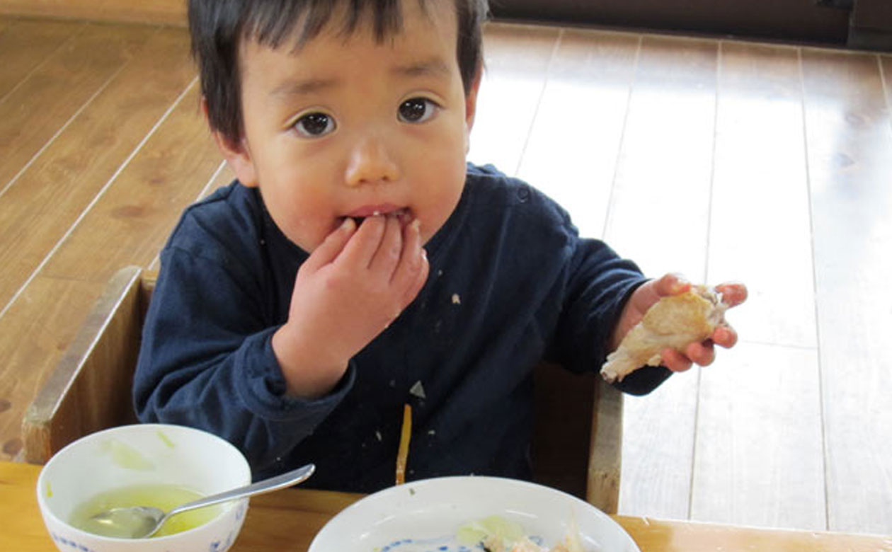 子どもの「手づかみ食べ」はなぜ良いのか？