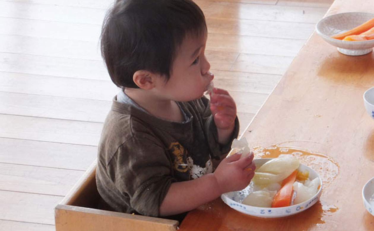 子どもの「手づかみ食べ」はなぜ良いのか？