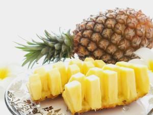 甘くてジューシーな「パイナップル」を食べよう！